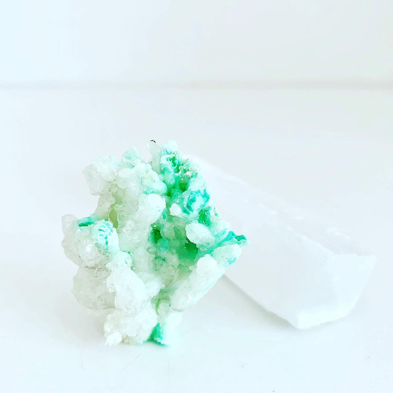 グリーンカルサイト(green calcite)-対応チャクラ 第4(ハートチャクラ)-