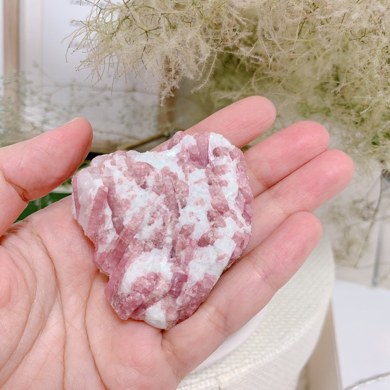 ピンクトルマリンinクォーツハート (pink tourmaline in quartz) -女らしさは悪?女であることを喜びたい-