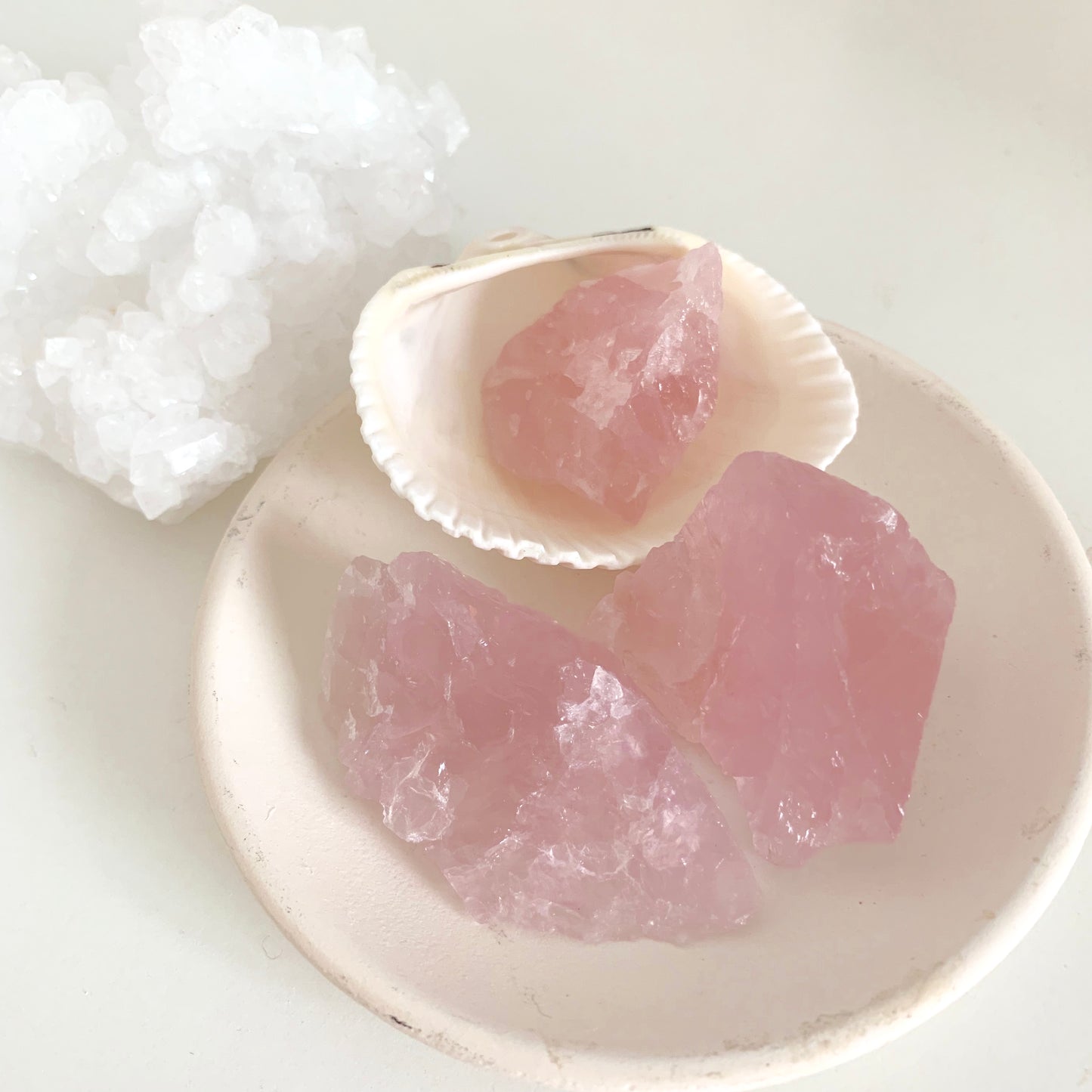 ローズクォーツ（rose quartz）ラフ [第４チャクラ（ハートチャクラ）]